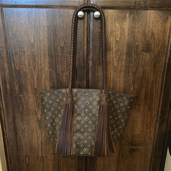 Louis Vuitton Brown Monogram Tote Bag - Picture 1 of 4
